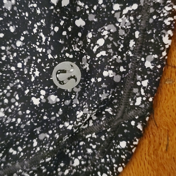 Lululemon Black/WhiteTank Top Size 8 - Picture 3 of 4